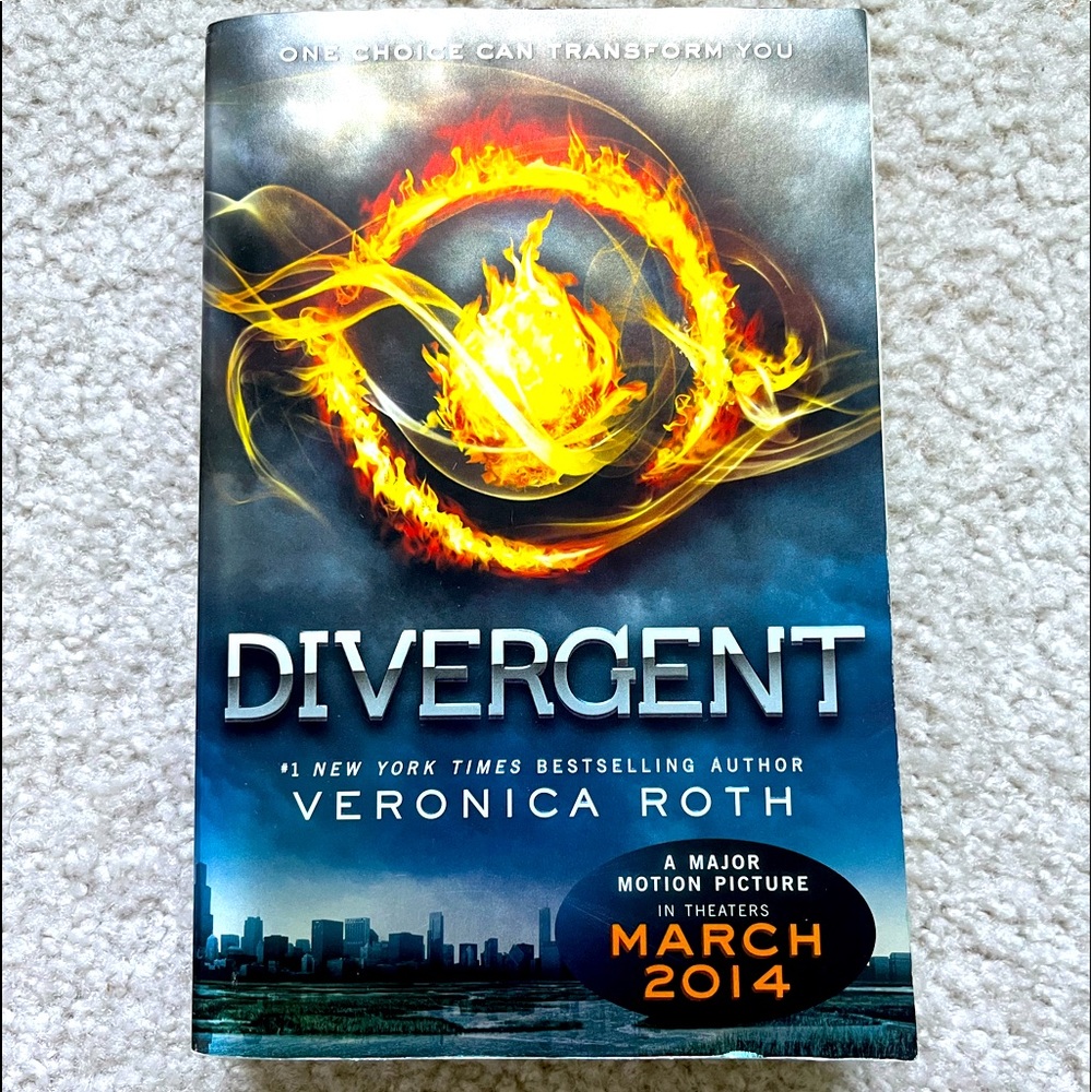 Divergent by Veronica Roth